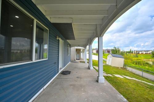 52-3 Bed Suite On Lake Central Ac By Airport - Tap to explore photos