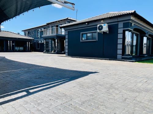 . KwaZikode Guesthouse