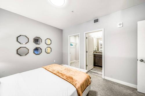 Modern 2 Bedroom with Heated Pool and Steam Room plus Gym at Playhouse 506 in Cleveland, USA
