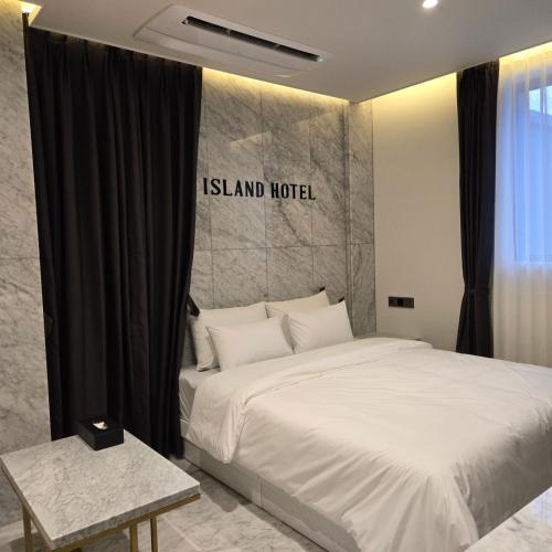 Island Hotel
