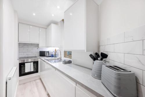 1 Bed Flat in South Kensington, Лондон