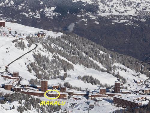 Appartement pour 7/8 pers. au pied des pistes à Plagne Centre, proche commerces, avec balcon et casier à skis. - FR-1-455-45