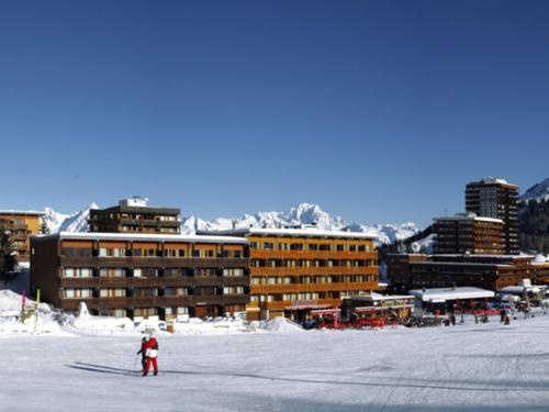 Appartement rénové 6 pers. avec balcon, au pied des pistes - FR-1-455-51 (Appartement renove 6 pers. avec balcon, au pied des pistes - FR-1-455-51) in La Plagne