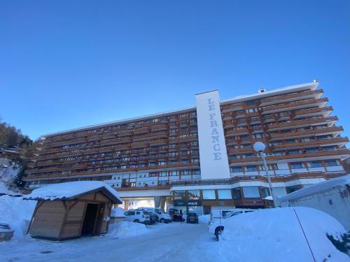 Appartement rénové 6 pers. avec balcon, au pied des pistes - FR-1-455-51 (Appartement renove 6 pers. avec balcon, au pied des pistes - FR-1-455-51) in La Plagne