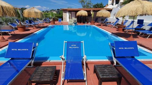 Chambre triple, vue sur la mer