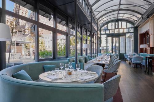 Restoran, Hilton Antwerp Old Town near Muuseum Plantin-Moretus