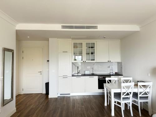 Contemporary One Bedroom Apartment - Lustica Centrale in Radovici