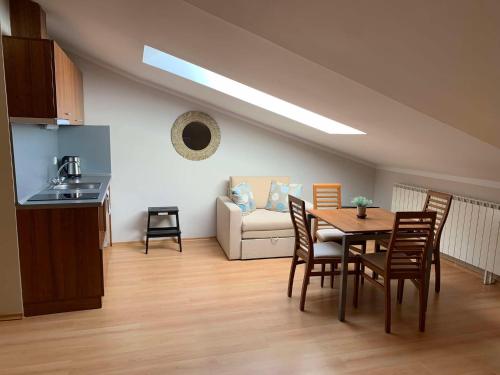 Rivendell Apartments Villa Park - image 5