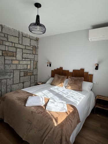 Alojamiento Rural El Petirrojo con patio jardín (Alojamiento Rural El Petirrojo con patio jardin) in Mataelpino