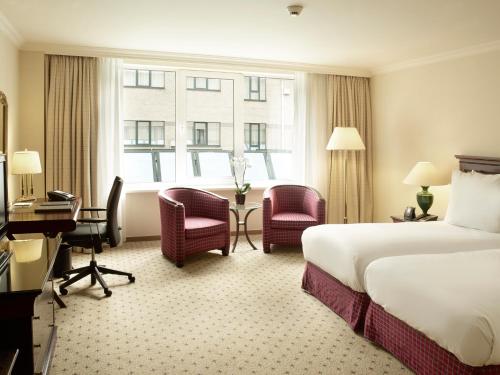 Deluxe Twin Room image 6