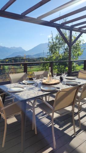 Maison La Valdiane vue lac et montagne in Rousset