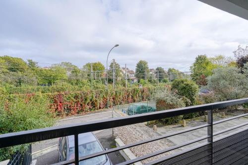 Балкон, L'évasion Parisienne à Argenteuil (L'evasion Parisienne a Argenteuil) in Аржентей