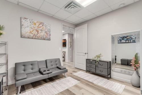 Stylish and Prestigious - 2 Bed 2 Bath On The Avenue