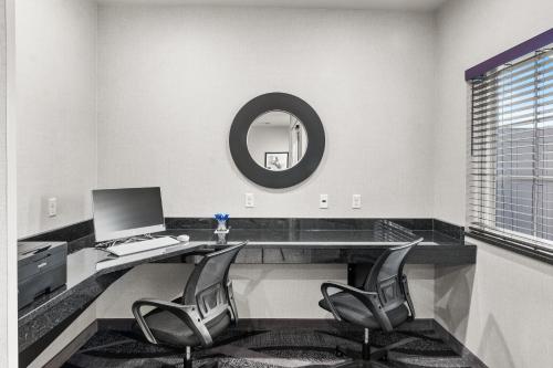 Cobblestone Hotel & Suites Denmark - Green Bay - image 4
