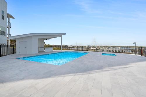 Swimming pool, Waters Edge at Cortez in Anastasia