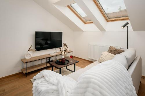 Prague Days - Two-bedroom Apartment with Workspace and Netflix in Nusle - image 9