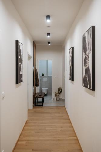 Prague Days - Two-bedroom Apartment with Workspace and Netflix in Nusle - image 6