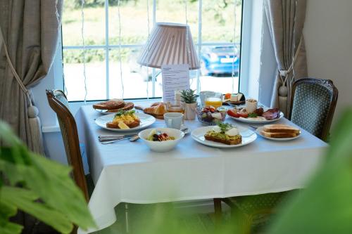 Bryn Eglwys Hotel - image 2