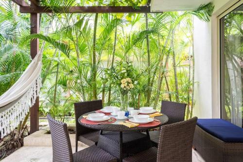One-Bedroom Apartment room in Walled City apt- Rooftop Pool & Private Garden
