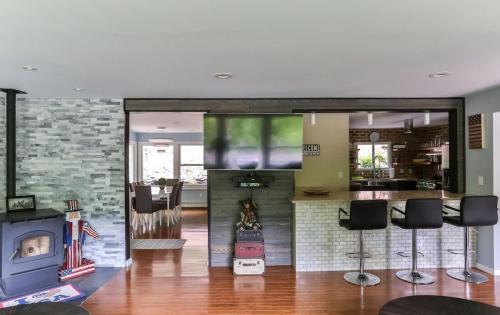 Relaxation Retreat Home with Hot Tub Gym & Sauna in Prattsville, USA
