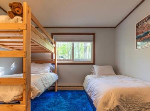 Retro Retreat Charming Home with Hot Tub & Fire Pit in Hensonville, USA