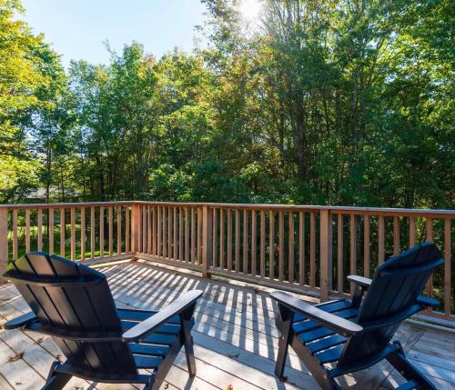 Retro Retreat Charming Home with Hot Tub & Fire Pit - image 2