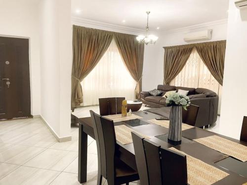 3 Bdrm city view with pool at Dzorwulu in Abelemkpe