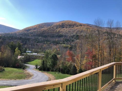 Stunning Home with Hot Tub Fire Pit & Amazing Views - image 4