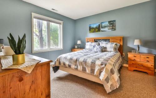 Spacious 3 BR Condo Steps Away From Slopes - image 2