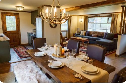 Windham Cabin 5 mins to Mtn with 2 Fireplaces & Games in Windham, USA