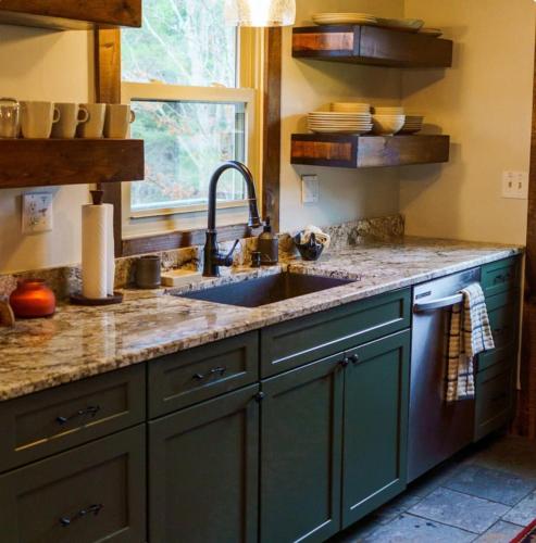 Windham Cabin 5 mins to Mtn with 2 Fireplaces & Games in Windham, USA