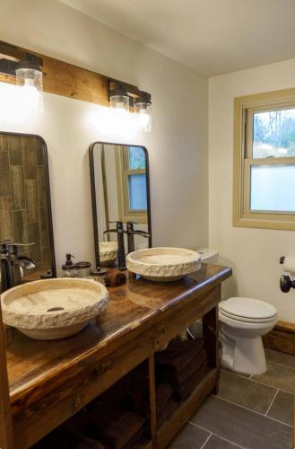 Windham Cabin 5 mins to Mtn with 2 Fireplaces & Games in Windham, USA