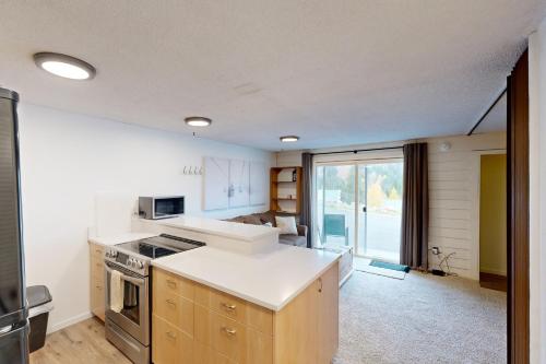 Slope-Walk Condo in Sandpoint (ID)