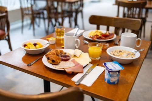 อาหารและเครื่องดื่ม, B&B HOTEL Mons Gare in มอนส์ / เบอร์เกน