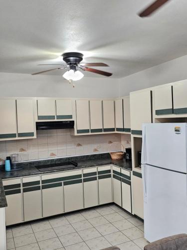 Kitchen, Casaplayuela in Aguadilla