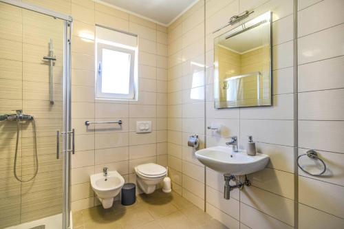 Five-Bedroom Villa image 10