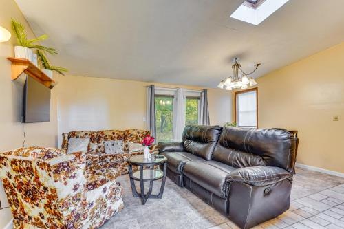 5 Mi to Lake Erie Access Quiet Cottage with Yard! in Westfield, USA