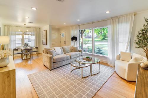 4 Mi to Downtown Tulsa Home with Fire Pit and Grill in Tulsa, USA