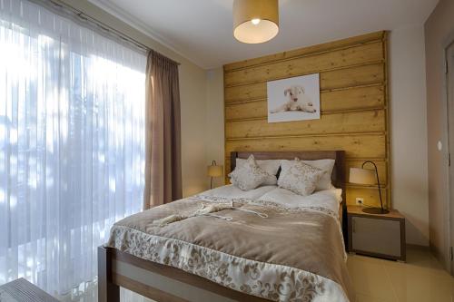 1 queen bed, 1 sofa bed