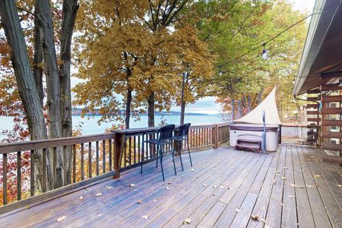 Seneca Lake Log Cabin in Dundee, USA