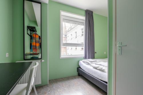 Standard Queen Room image 4