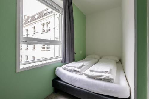 Standard Queen Room image 5