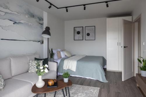 NEW #Madalińskiego57 - city center, new bulding, 2 bedrooms, 2x double beds and a fold-out sofa, separate kitchen, air conditioning, balcony, underground parking, self check in 24h, internet, Netflix, coffee machine, washing machine,1 km to the railway, Wrocław (photo 9)