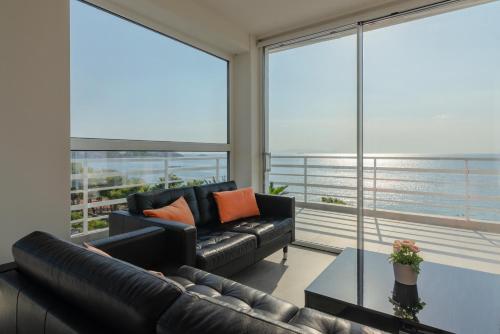 Spectacular Sea Views, 2Bd Beachfront