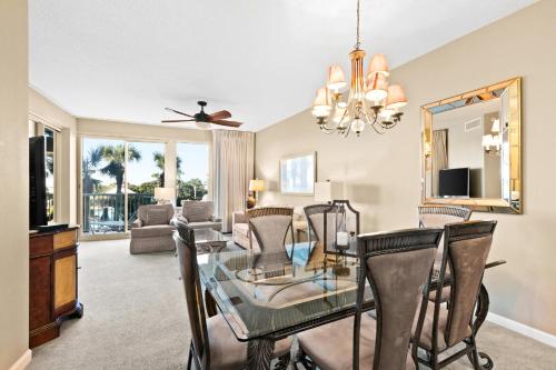 The Crescent 107 in Destin, USA