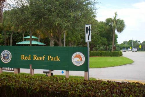 Modern Vibes 1BR with Patio & Firepit by the Beach in Boca Raton, USA
