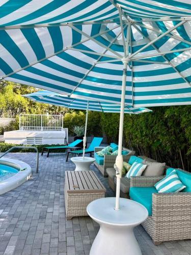 Modern Vibes 1BR with Patio & Firepit by the Beach in Boca Raton, USA