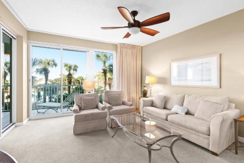 The Crescent 107 in Destin, USA