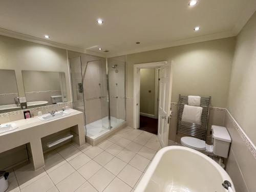 The Commercial Hotel - image 2