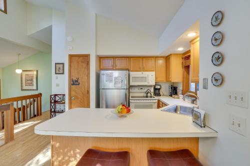 11 Mi to Skiing, Water Parks Tobyhanna Getaway! in Tobyhanna, USA